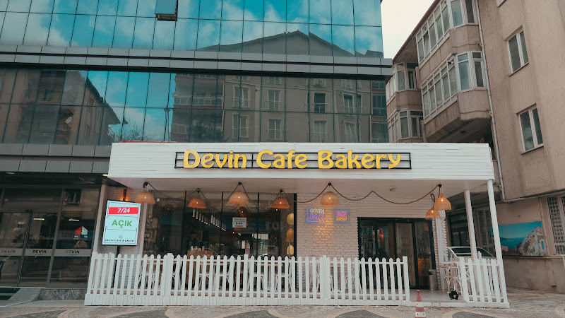 Devin Otel