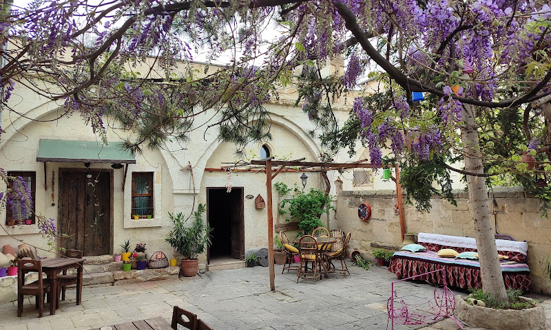 ARMEsos cave hotel