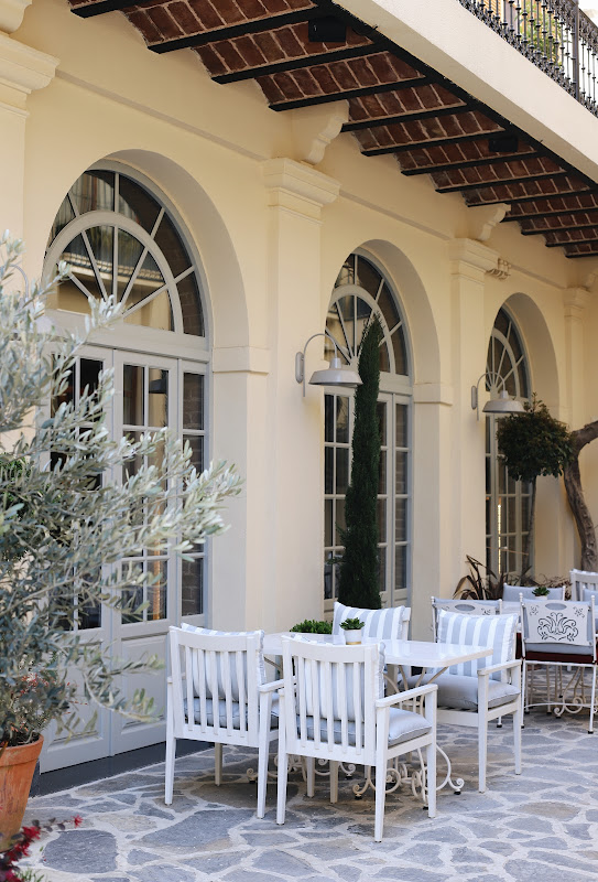 Ecole St. Pierre Hotel