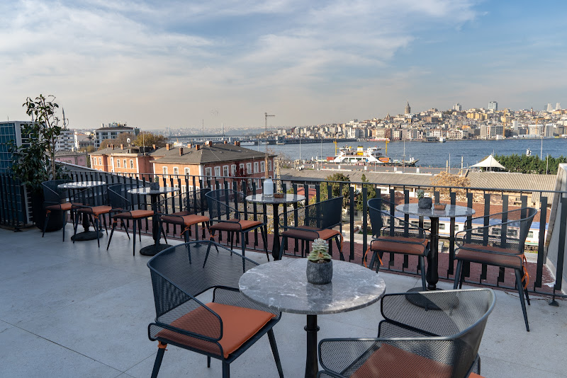 Meg Hotel