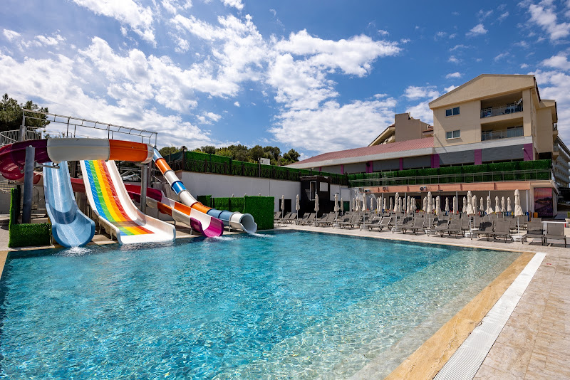 Ramada Hotel & Suites by Wyndham Kuşadası