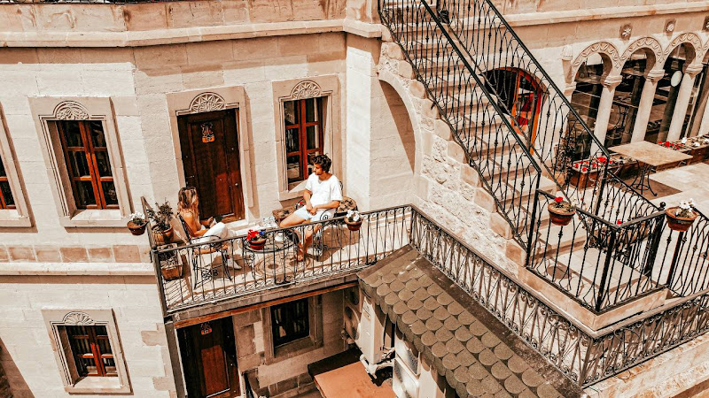 Caftan Cave Suites
