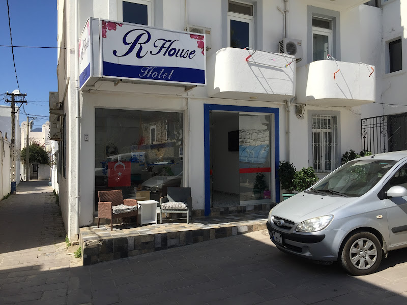R HOUSE HOTEL