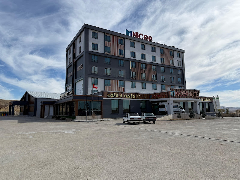 Nicer Hotel