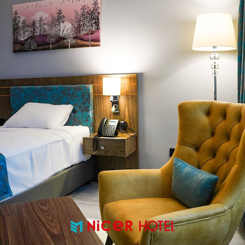 Nicer Hotel