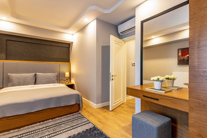 SALA SUITES