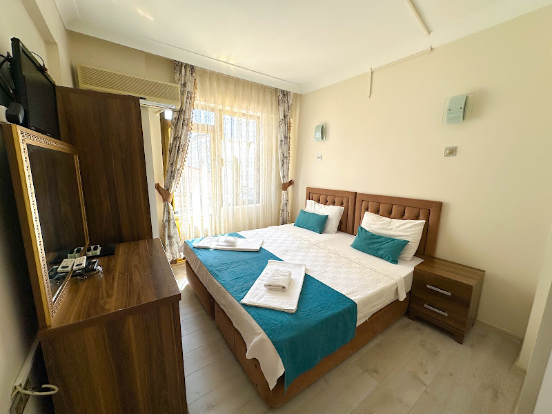 Reis Beach Hotel-Cafe Bar & Restaurant