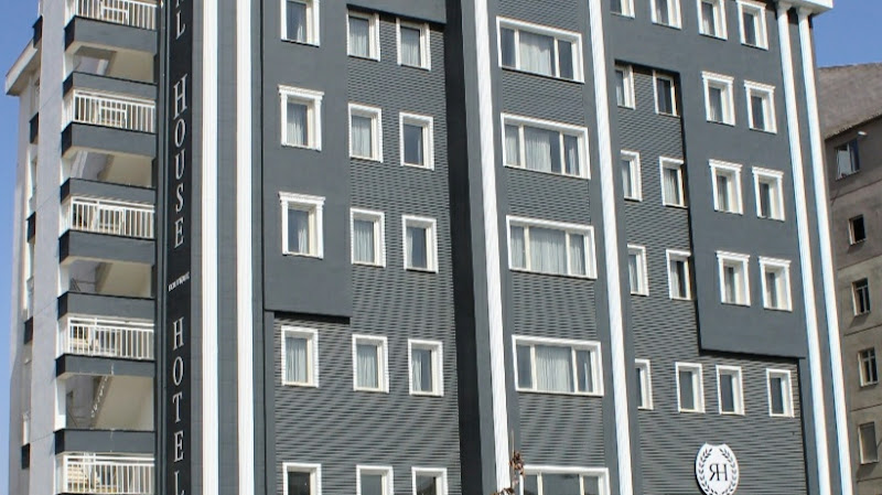 Real House Hotel