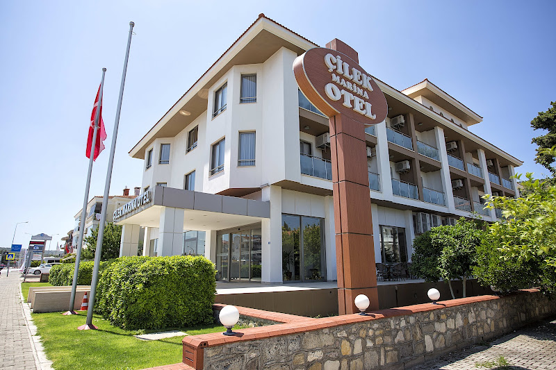 Strawberry Marina Hotel