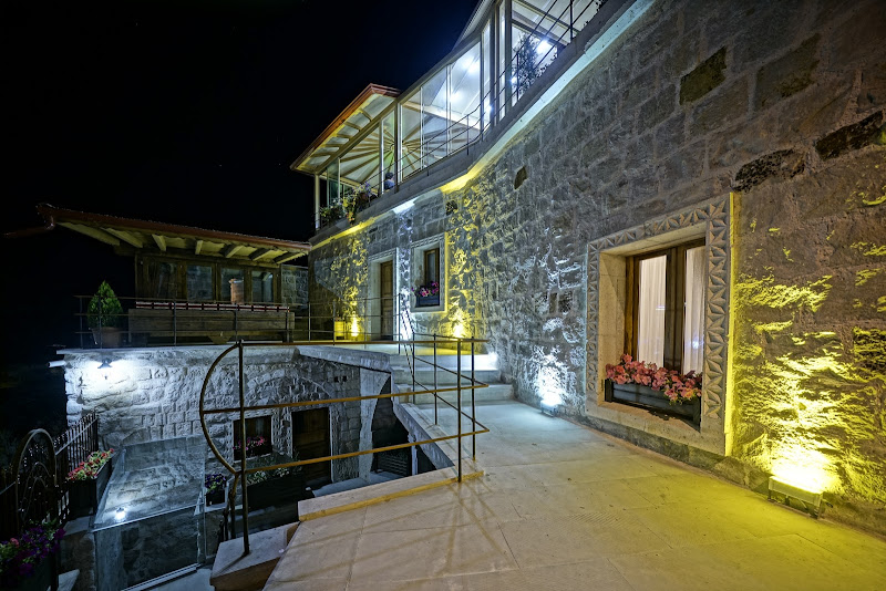 Vigneron Cave Hotel