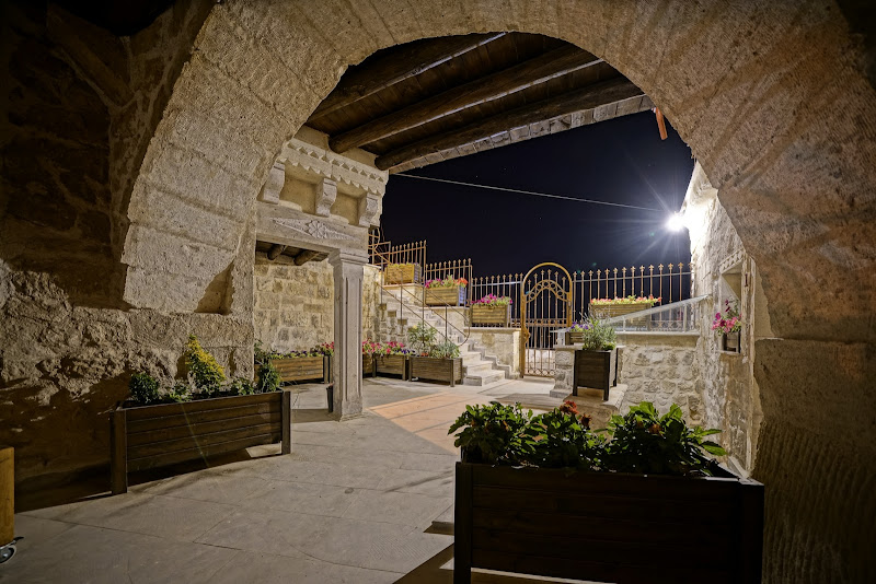 Vigneron Cave Hotel
