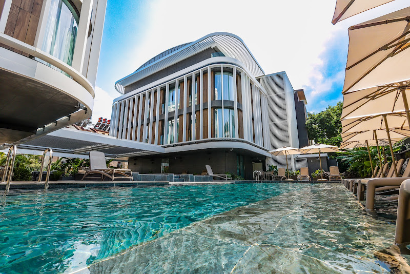 FOUR HILLS HOTEL