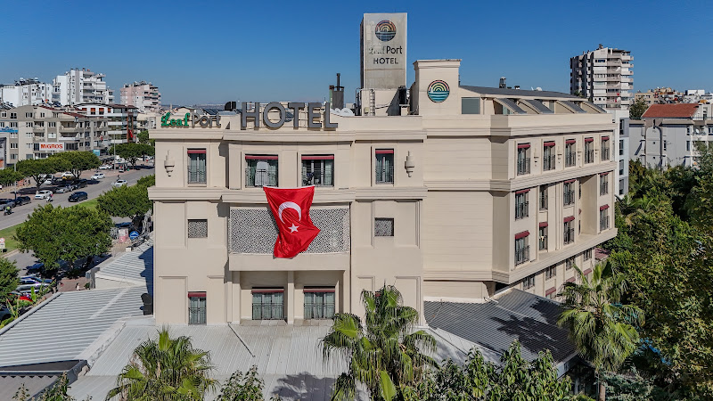 LEAF PORT HOTEL