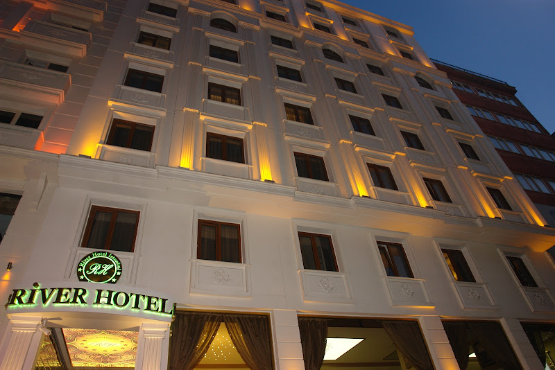River Hotel