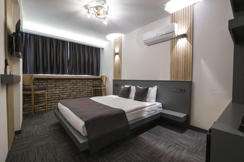 Dewy Hotel