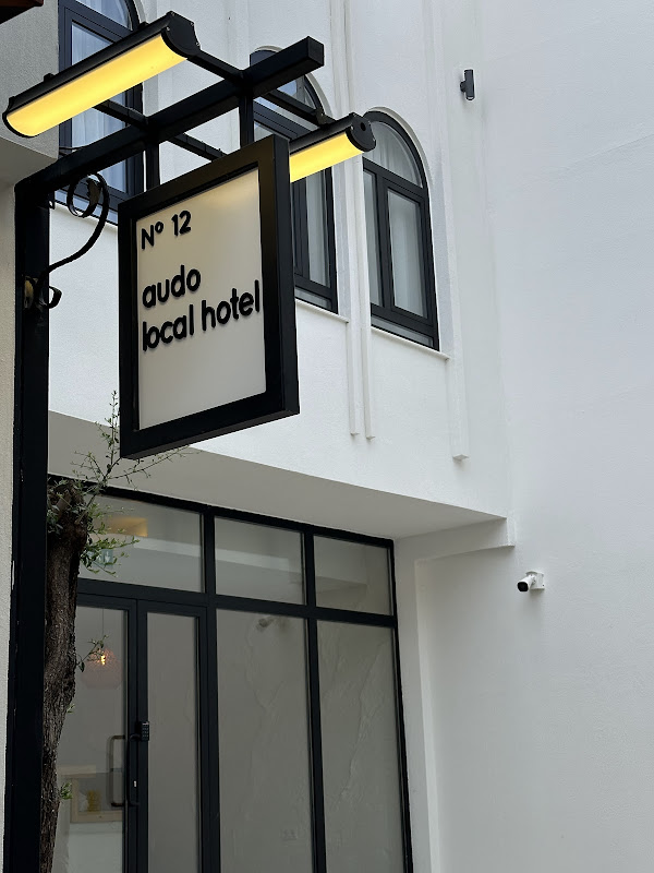 Audo Local Hotel
