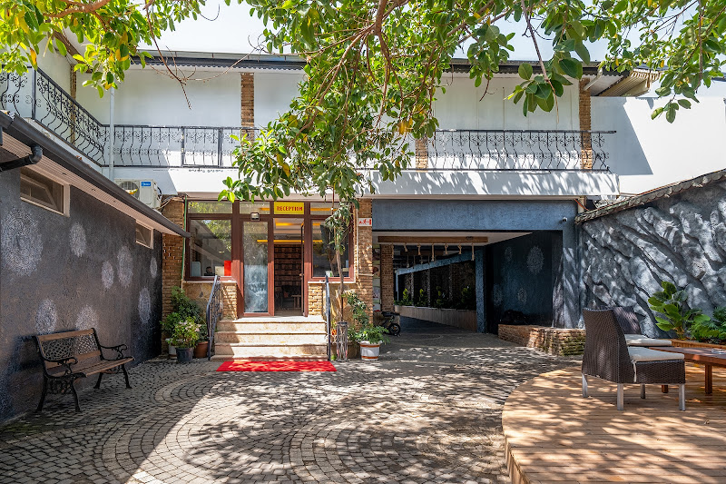 Tropic Beach Club Hotel