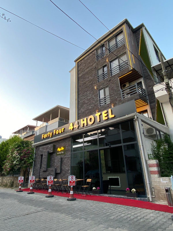 44 hotel
