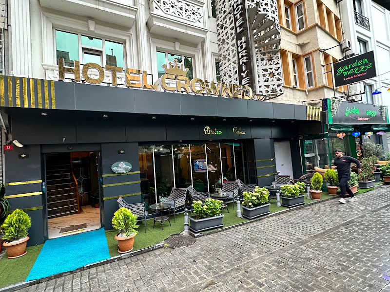 Crowned Plus Hotel