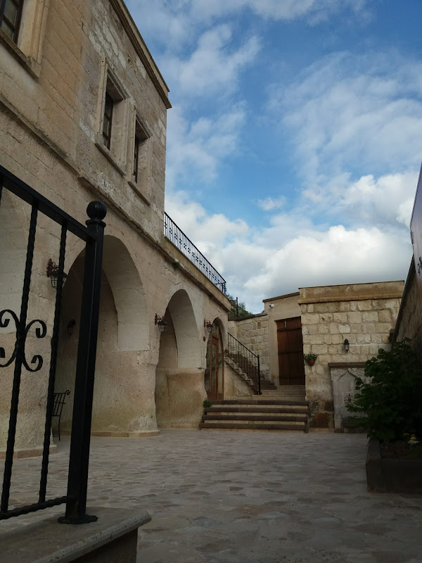 Narcissos Cave Hotel