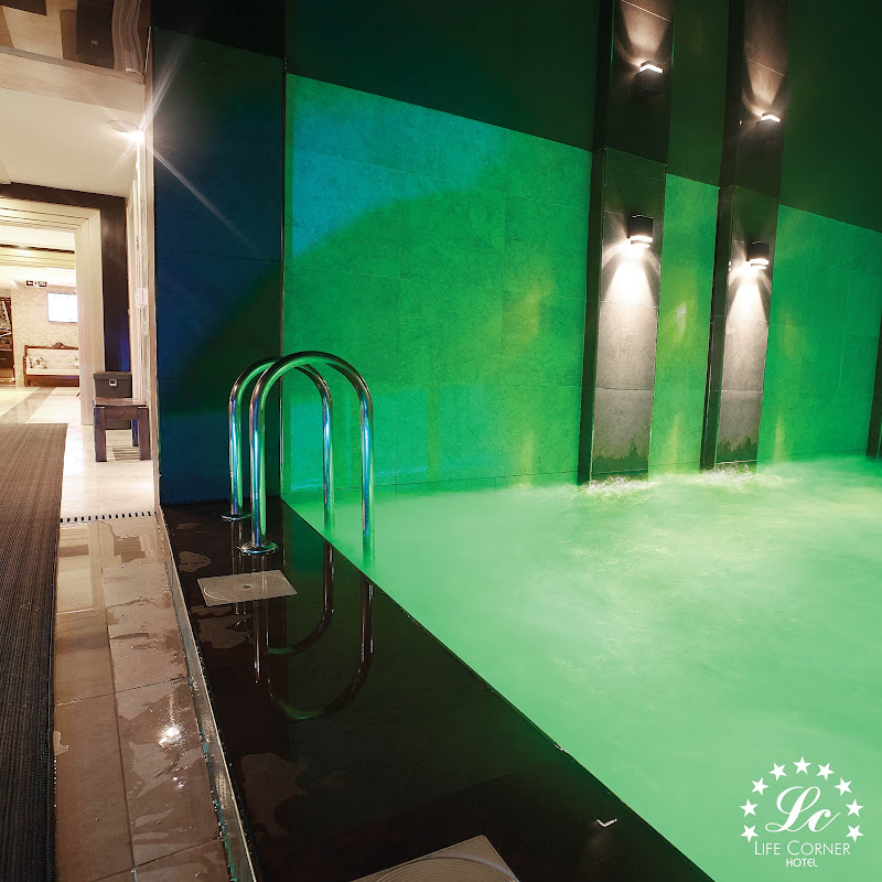 Life Corner Hotel