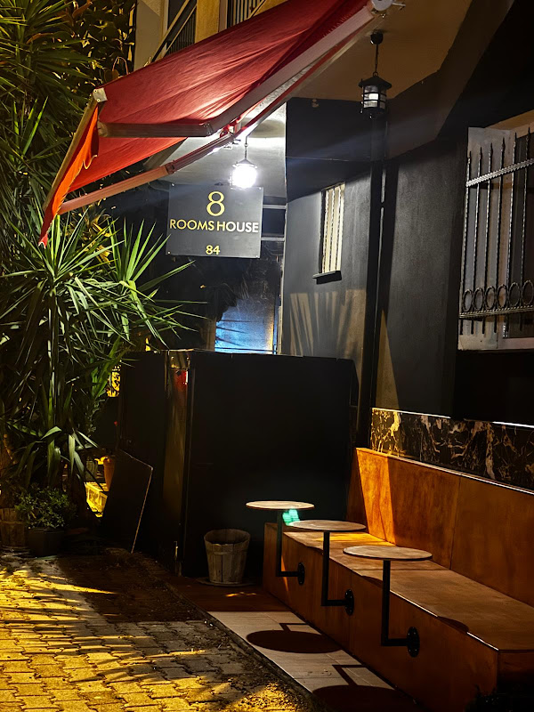 8 Rooms House