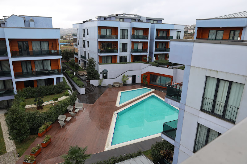 Green Hills Suites