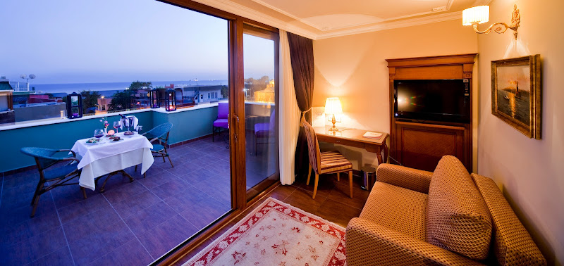 GLK PREMIER The Home Suites & Spa