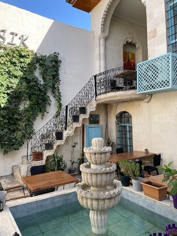 Sarmaşık Otel